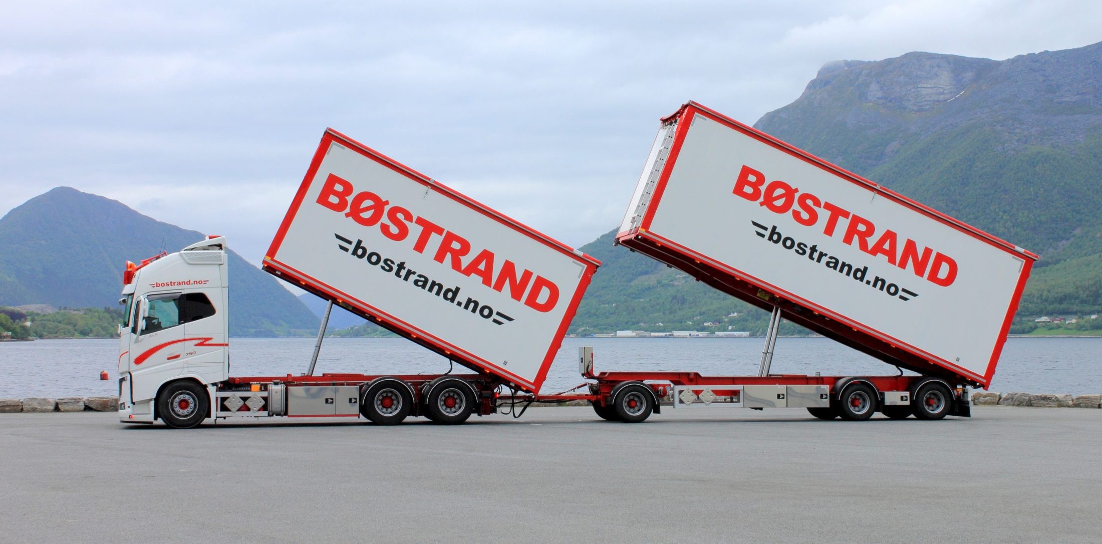 Vogntog med tippcontainerar